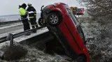 Hasiči zasahují 8. února 2021 u dopravní nehody u Břeclavi