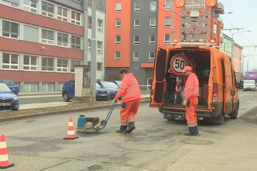 Na veškeré opravy silnic by kraje potřebovaly desítky miliard korun, v zimě vozovky trpěly střídáním teplot