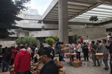 Mexiko je po zemětřeseních pokornější, i řidiči troubí méně. Občas ještě spadne kus domu