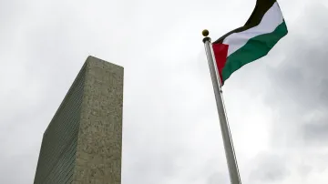 Palestinská vlajka před sídlem OSN