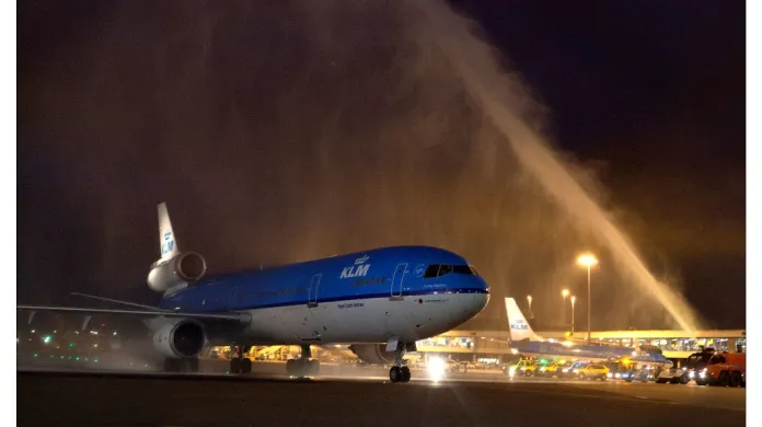 MD-11 po posledním letu na pravidelné lince KL672 z Montrealu do Amsterdamu 26. října