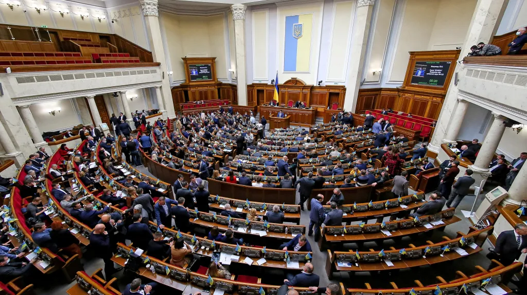 Ukrajinský parlament schvaluje stav ohrožení státu, 23. února 2022