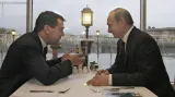 Medvěděv s Putinem na večeři