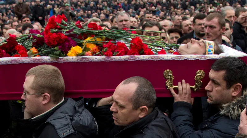 Tryzna za oběti bojů v ulicích Kyjeva