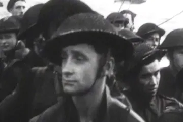 Francie se připravuje na Den D. Trump přiletí navštívit hřbitov amerických vojáků v Normandii