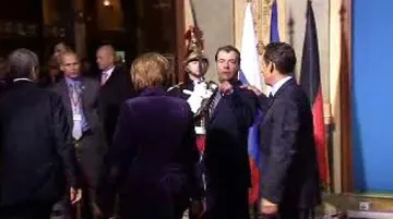 Sarkozy, Merkelová a Medvěděv se sešli ve Francii
