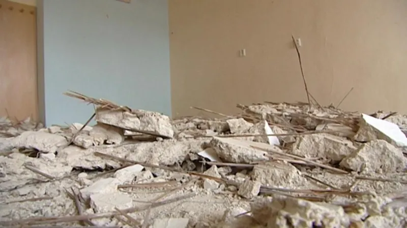 Spadlý strop - archivní záběr