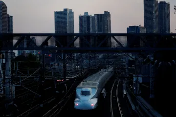 Japonsko se chystá na tajfun Lan, ruší vlakové spoje a lety