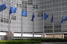 Evropská komise povolila využívat vakcíny určené proti variantě omikron