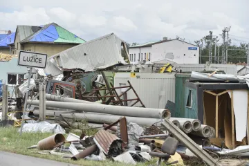 Vláda schválila 1,4 miliardy korun na pomoc s obnovou domů po tornádu. O dotaci mohou žádat také postižení podnikatelé