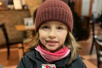 Šestiletá Nina má v mozku agresivní nádor, zkusí experimentální léčbu