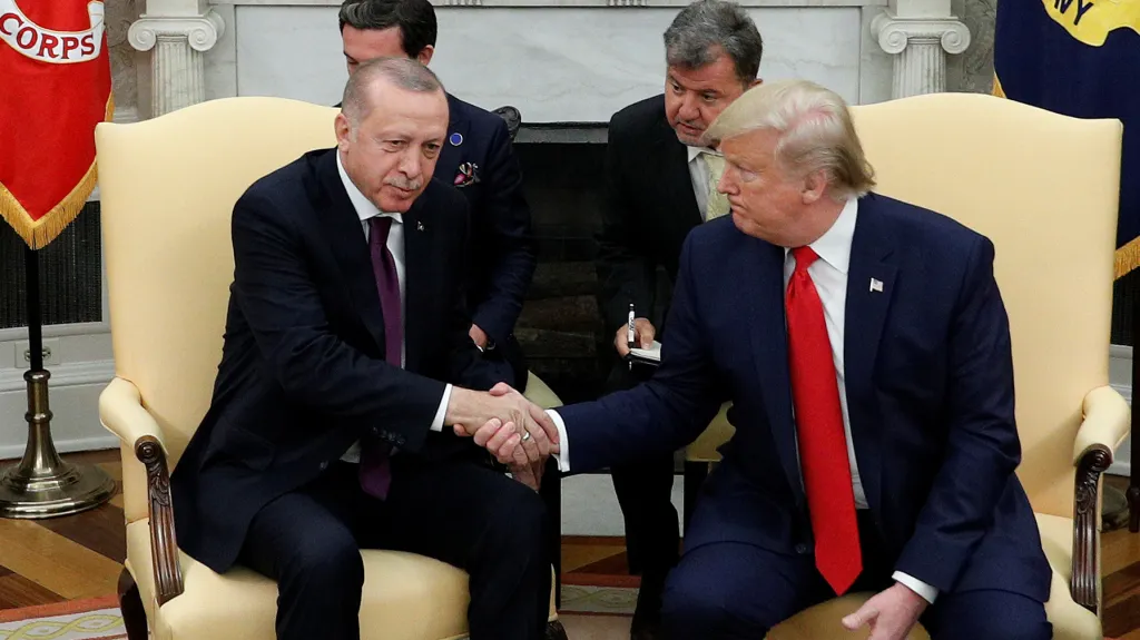 Turecký prezident Recep Tayyip Erdogan a šéf Bílého domu Donald Trump