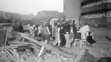 Praha po bombardování v březnu 1945