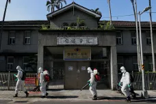 Pandemie ve světě: Tchaj-wan se snaží zabránit panice, Indonésie pozastavila očkování AstraZenecou