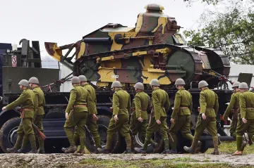 Bitva Němců s Američany i první tank československé armády přilákaly 20 tisíc lidí