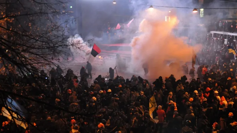 Srážky demonstrantů s policií v Kyjevě
