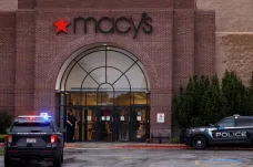 Střelec v nákupním centru v USA zabil nejméně dva lidi, další jsou zraněni