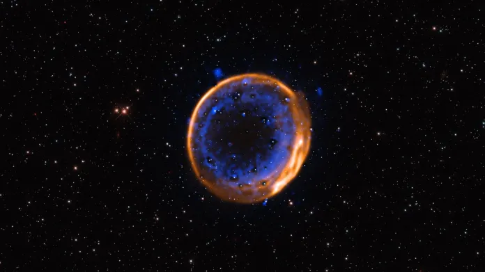 Pohled na dvojitě explodující supernovu