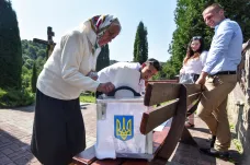 Stanné právo na Ukrajině zakazuje konání voleb. Některé hlasy ze Západu je ale přesto chtějí