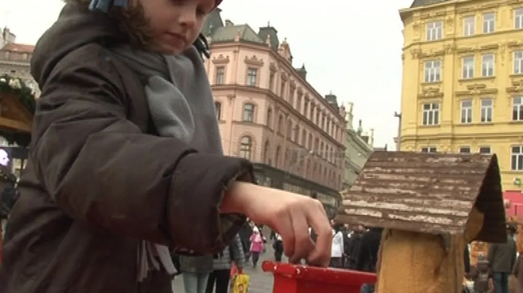 Sbírka pod vánočním stromem