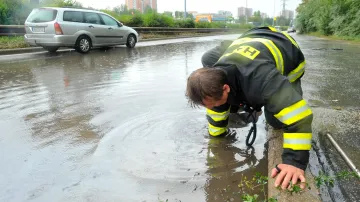 Vytopená kanalizace v Jedovnické ulici
