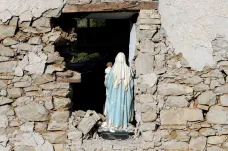 Za ničivé následky zemětřesení v Itálii mohly i těžké betonové střechy
