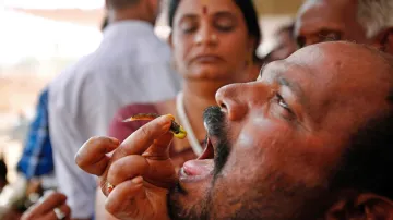 Léčba astmatu pomocí živých rybek v Hajdarábádu