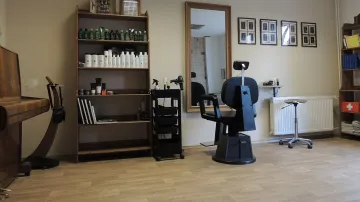 Holič se do Uherského Hradiště vrátil po desítkách let