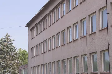 Staré kanceláře i areál kravína poslouží k bydlení. Menší města chtějí přilákat mladé rodiny