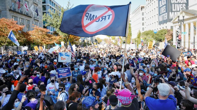 Bidenovi stoupenci u Bílého domu