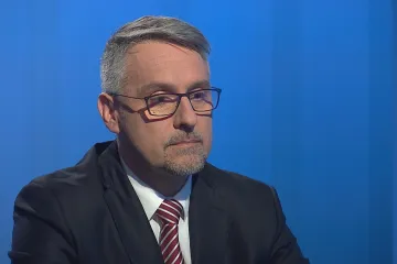 Armáda má nedostatek dopravních kapacit. Nové vrtulníky i letouny potřebujeme, říká ministr obrany Metnar