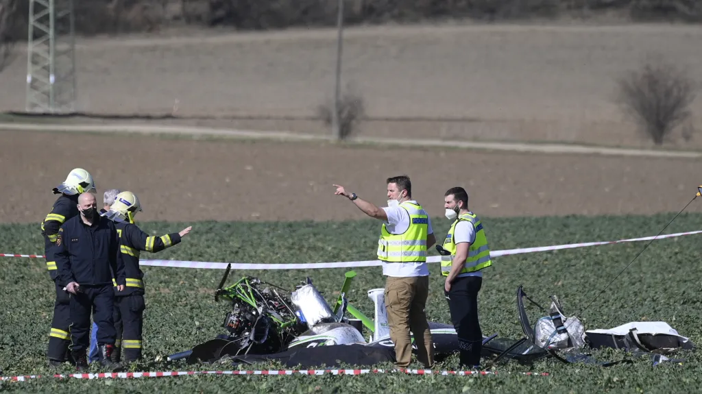 Mezi Dobřichovicemi a Karlíkem u Prahy spadl vrtulník