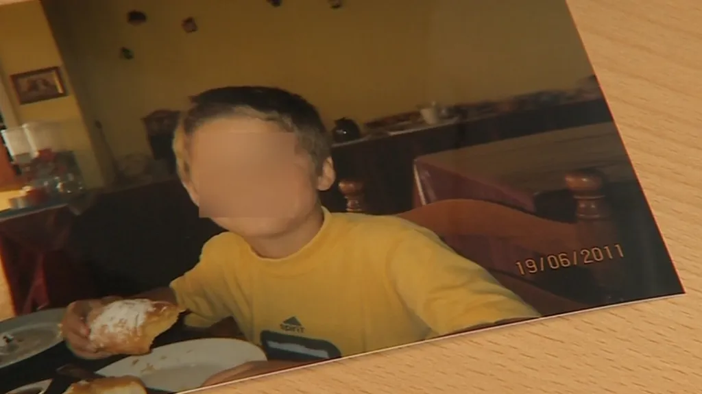 Dominikovi se v klokánku daří