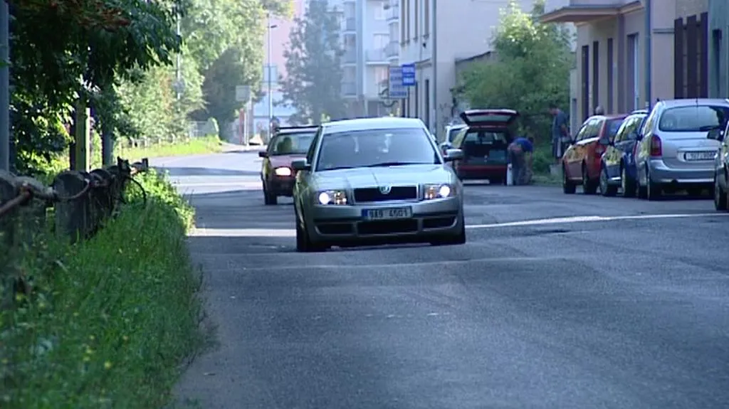 Zvlněná silnice ve Varech