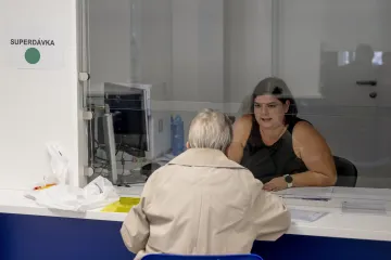 O superdávku za měsíc požádal skoro čtvrtmilion lidí. Nejspíš ji čekají změny