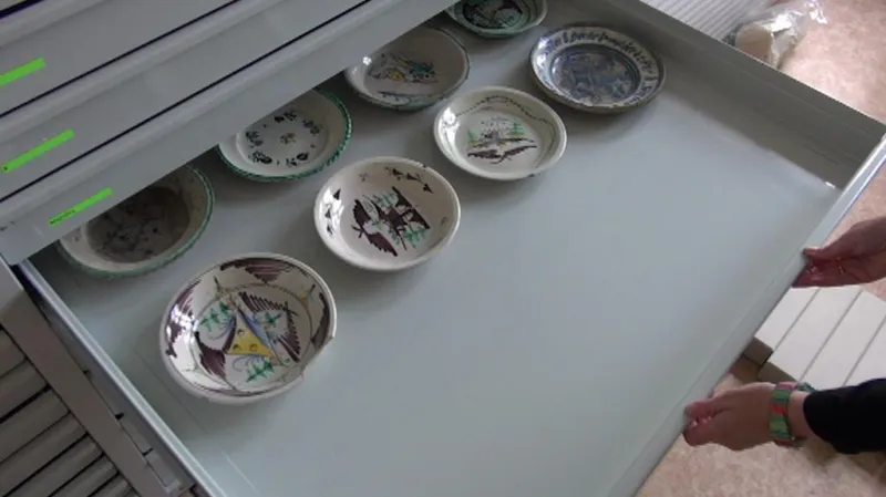 Ztráty zaznamenalo litoměřické muzeum i mezi porcelánem