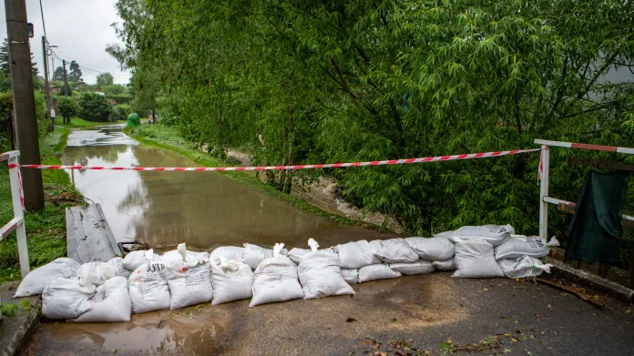 Potok Rakovec v Novém Jičíně vystoupal na třetí stupeň povodňové aktivity