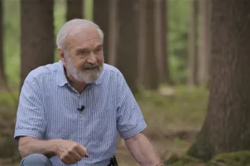 Zdeněk Svěrák je raději na chalupě než u moře. Připadám si tu jako ve voliéře, říká