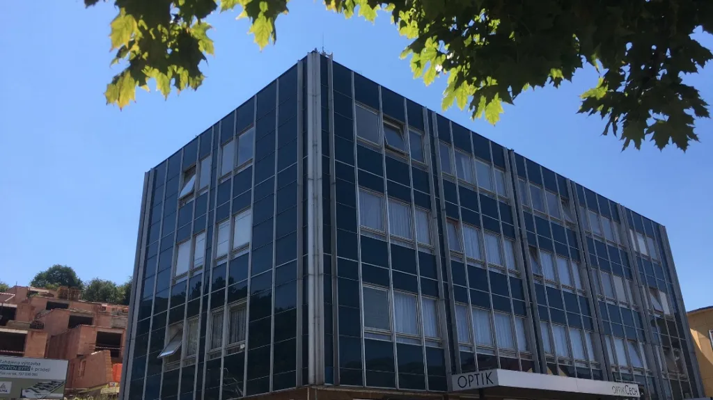 Budova městského úřadu v Luhačovicích má azbest v plášti