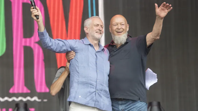 Jeremy Corbyn na hudebním festivalu Glastonbury