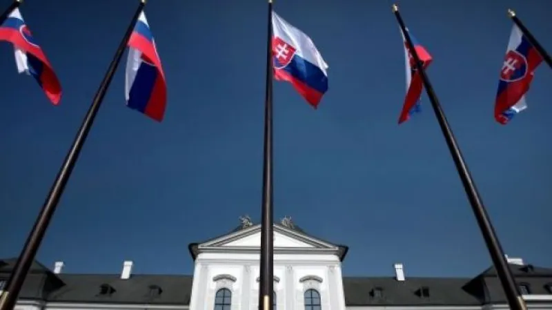 Události: Do 2. kola prezidentské volby vyslali Slováci Fica a Kisku