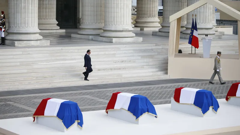 Obřad před pařížským Pantheonem