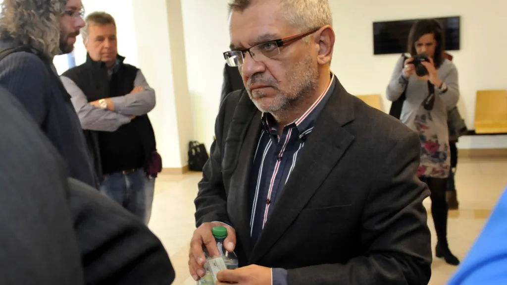 Podle Holomka nešlo o zpronevěru ale investice