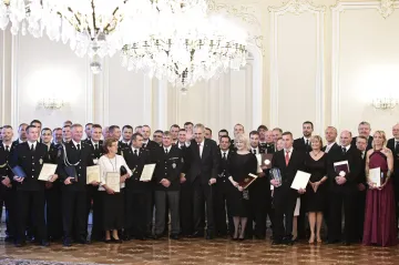 Prezident vyznamenal lidi, kteří zachránili životy. „Děkuji, že jste vyslyšeli hlas své sebeúcty,“ řekl oceněným