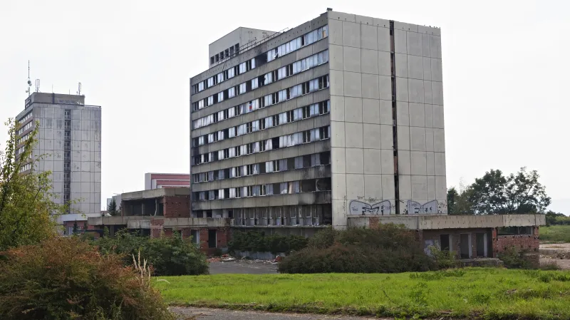 Zdevastovaný hotel Máj v Ústí nad Labem