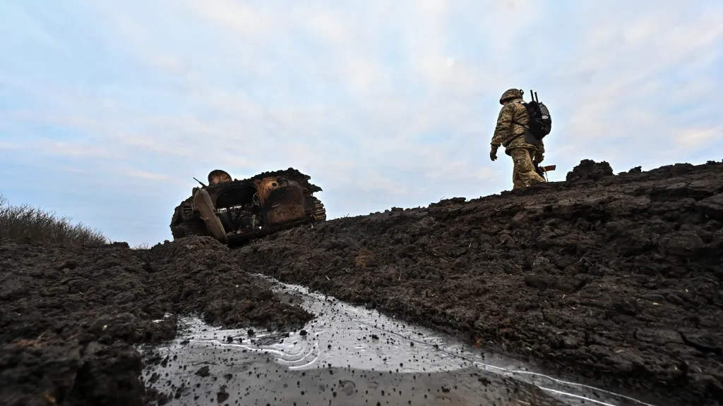 Ukrajinský voják na frontové linii. Ilustrační foto