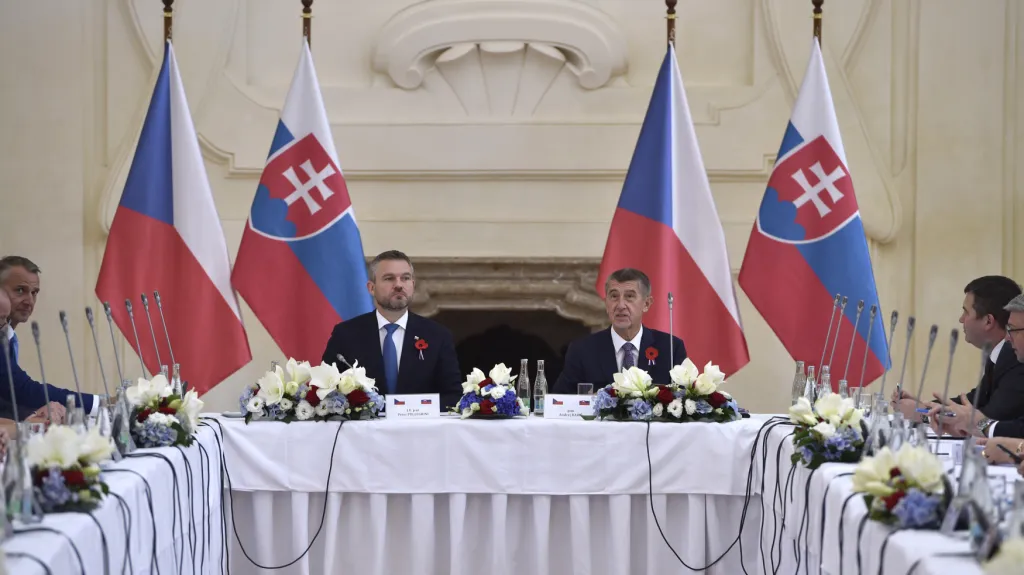 Společné zasedání slovenské a české vlády ve Valticích