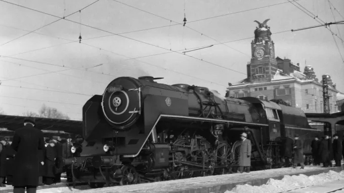 Rychlíkové lokomotivy řady 498.0 „Albatros“ byly první nově vyvinutou poválečnou řadou v Československu. Vzniklo jich 40, dochovaly se dvě