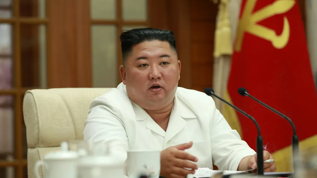 Kim Čong-un na zasedání politbyra