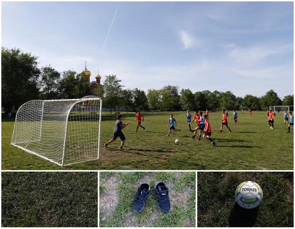 Mládežnický fotbal u města Ptychie ve stavropolském regionu v Rusku